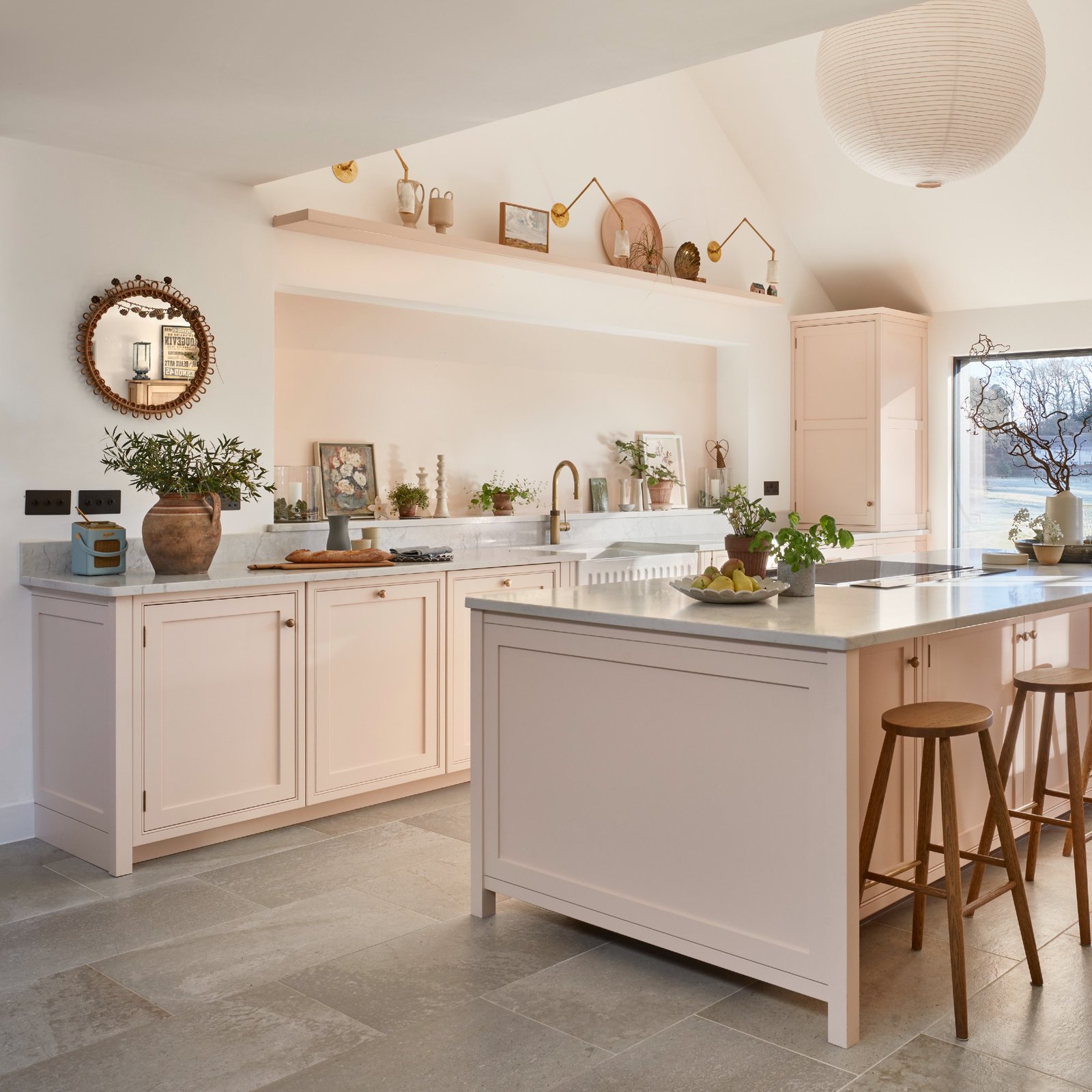 20 Traditional Kitchen Styling with Pink Textiles and Copper Cookware Accents